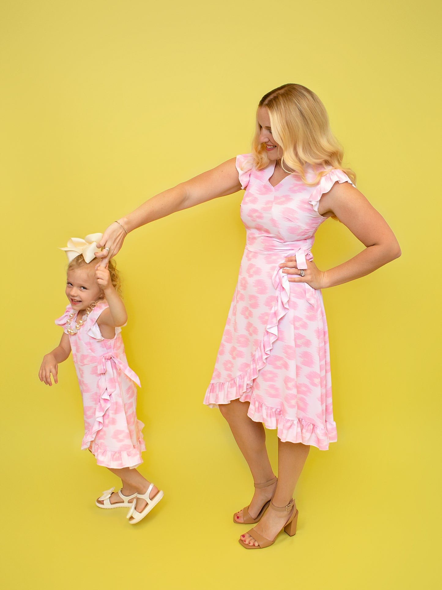 Vestido rosa con volantes de Mommy &amp; Me