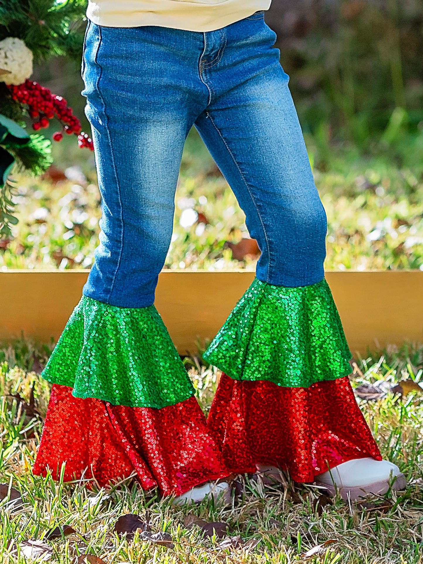 Pantalones acampanados de mezclilla con brillo festivo