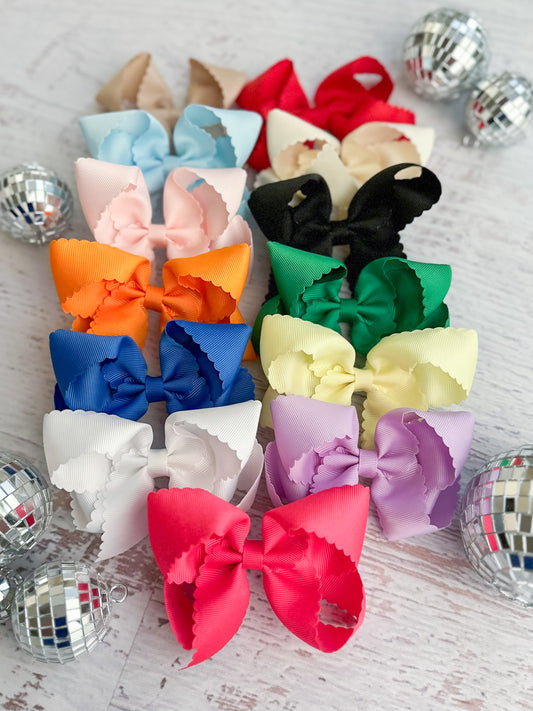 Scalloped Classic Size Bows with Alligator Clip assortment