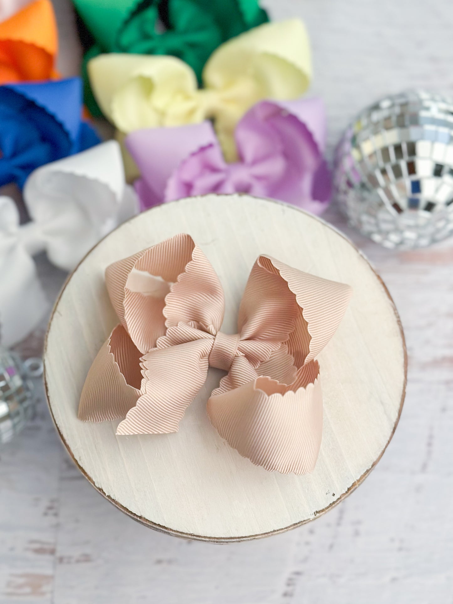 Scalloped Classic Size Bows with Alligator Clip oatmeal
