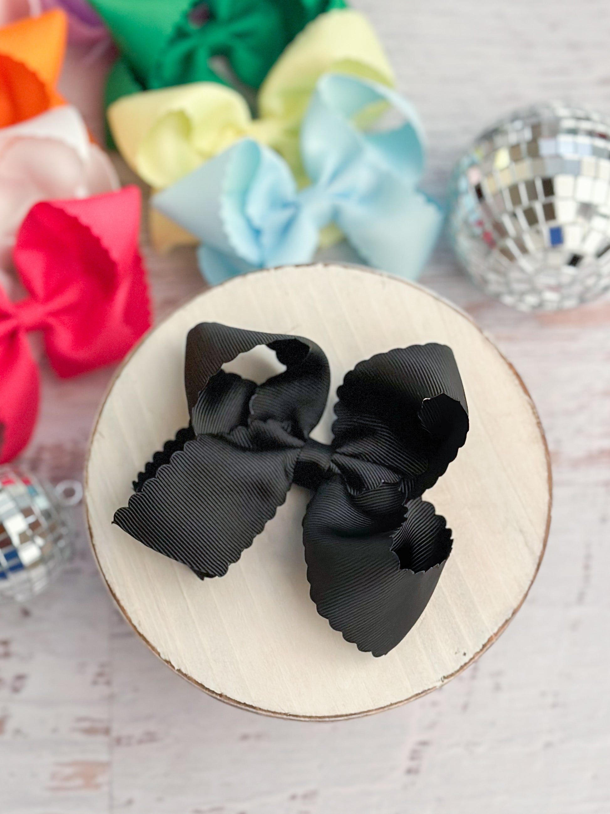 Scalloped Classic Size Bows with Alligator Clip black