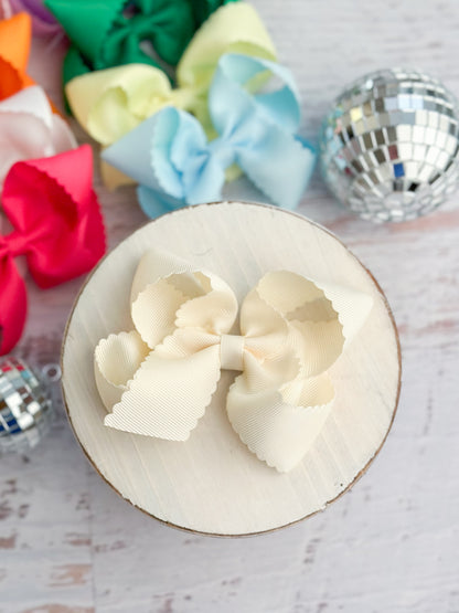 Scalloped Classic Size Bows with Alligator Clip ivory