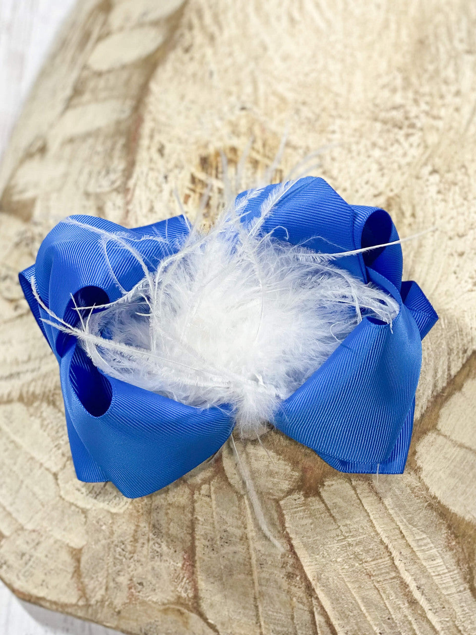 These Texas-size royal blue and white ostrich feather puff hair bows are perfect for your mini all year round. Pair it with any cute outfit for sporting events, family pictures, or holiday events.