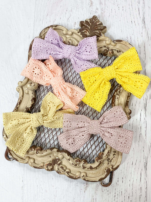 Eyelet lace bows in 5 color options