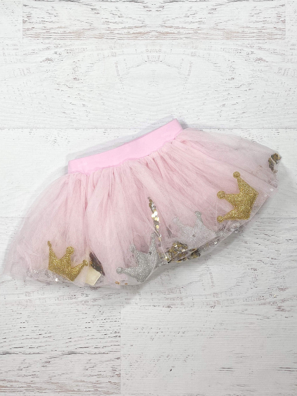 Glitter confetti and crowns filled tutu. For up to 5yrs.