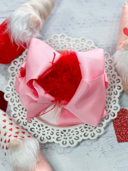 These Texas-size pink and red ostrich feather puff hair bows are perfect for your mini all year round. Pair it with any cute outfit for sporting events, family pictures, or holiday events.